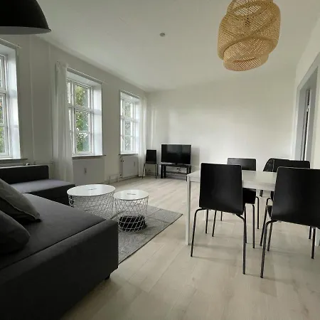 Big With 2 Bedrooms In Lägenhet Kolding