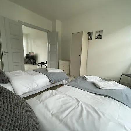 Big With 2 Bedrooms In Lägenhet